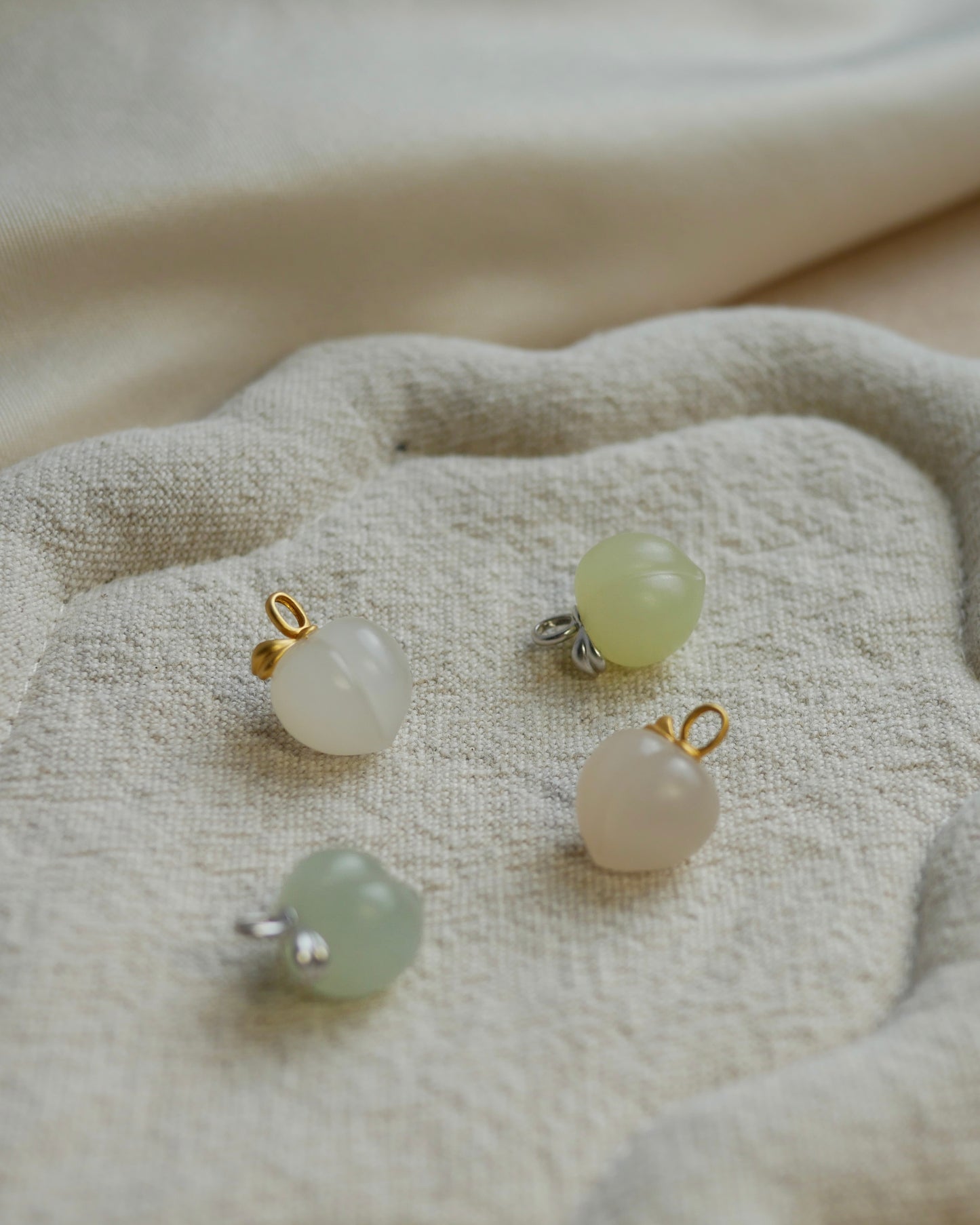 桃子物語  ｜Peach fuzz pendant
