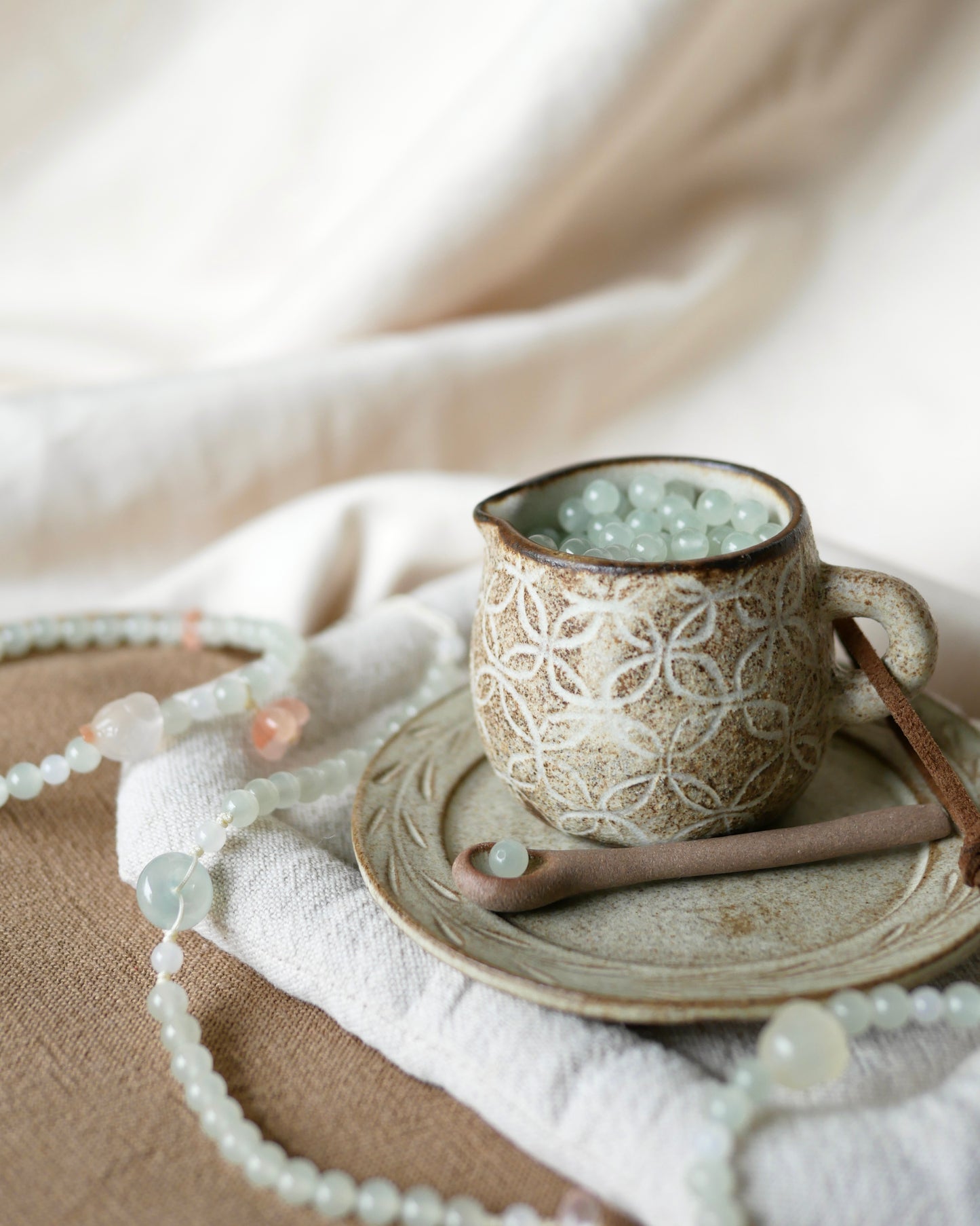 聽泉 | White tea bracelet